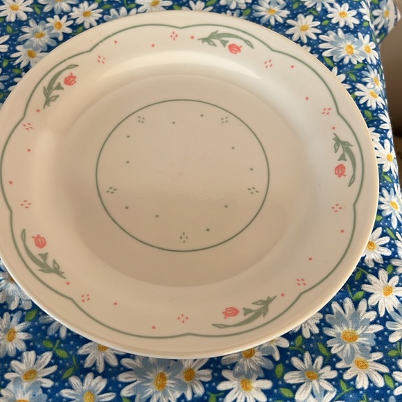 Six Corelle dishes - Picture 4 of 5